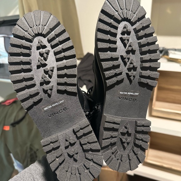 LIKE NEW Vince weatherproof boots - Picture 2 of 3